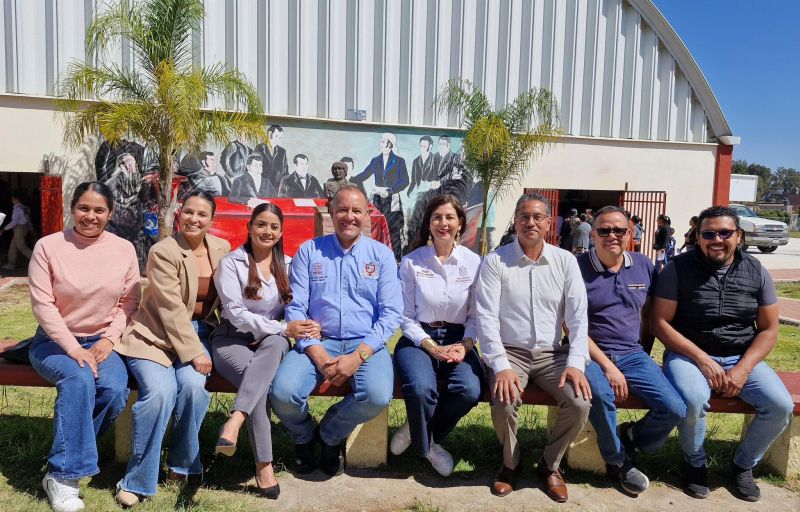 entrega de tenis del programa ¡Sí Jalo a Estudiar!