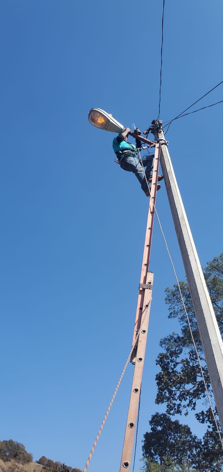 rehabilitación de luminarias en la comunidad de Cerro Blanco