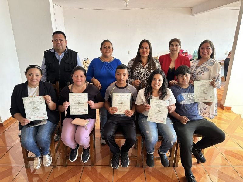 entrega de constancias de capacitación del curso “Microsoft y Excel Básico”