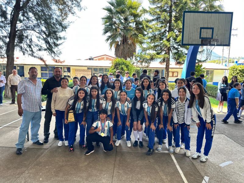 entrega de reconocimientos a alumnas y alumnos maderenses