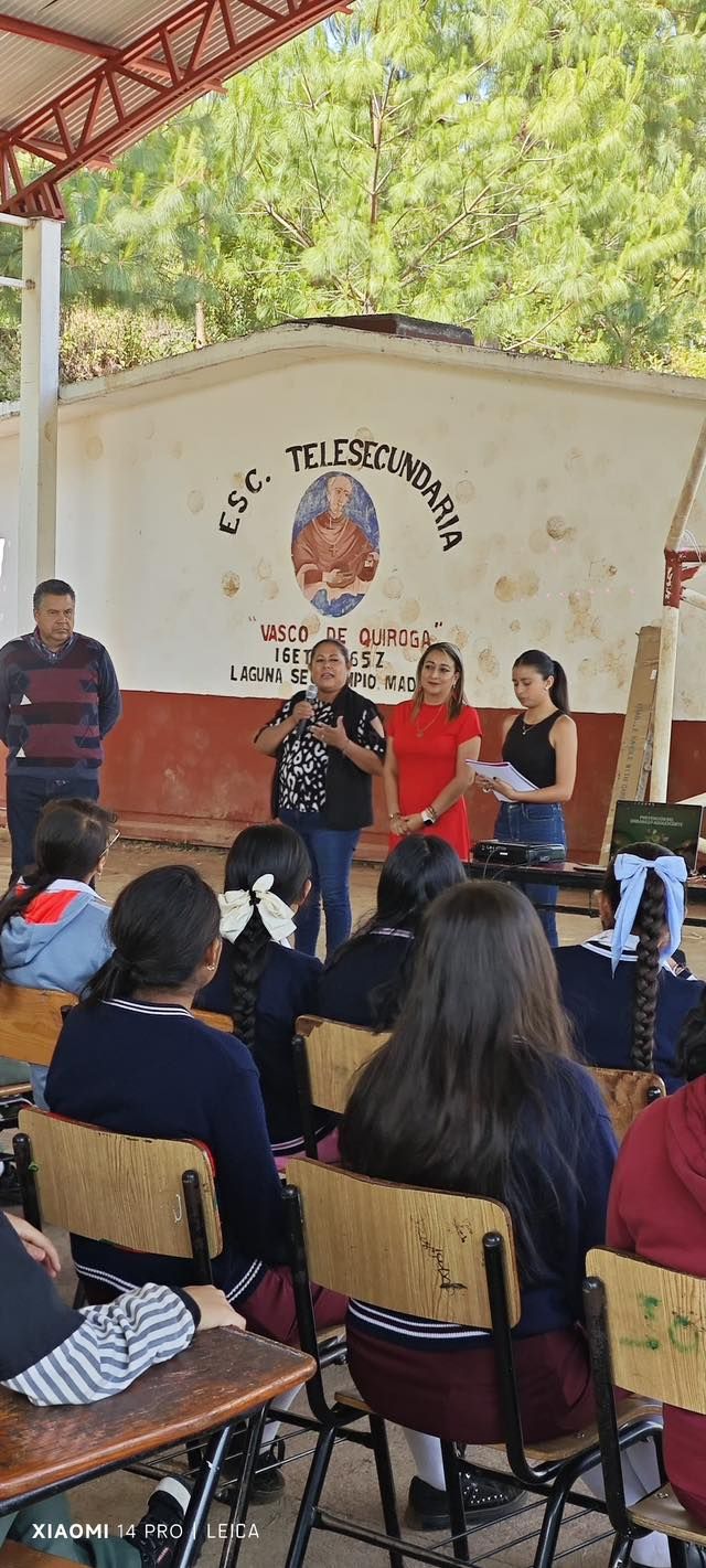 “prevención del embarazo adolescente” y “es momento de jugar no se ser mamá o papá”