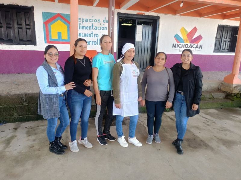 • Desayunos escolares calientes • Espacios comunitarios • Canastas alimentarias