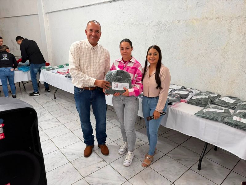 Apoyando a nuestras familias y fortaleciendo la educación