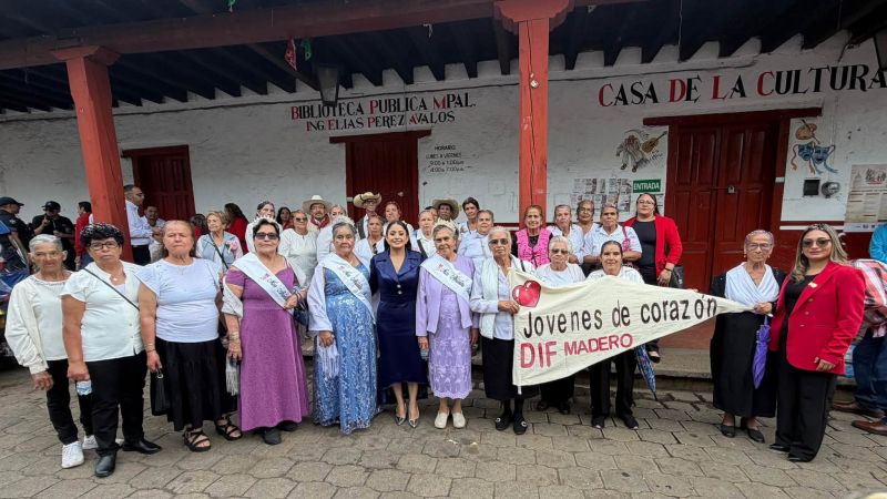 "Jóvenes de Corazón" participó en el desfile
