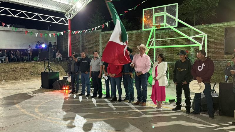 ¡Viva México! ¡Viva Acaten!