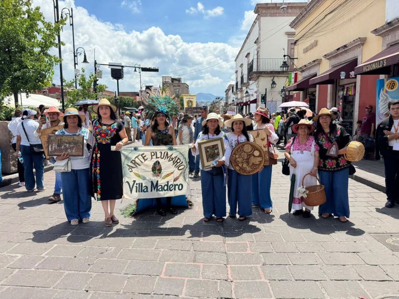 Madero presente en el Desfile por el Día de la Artesana y el Artesano Michoacano